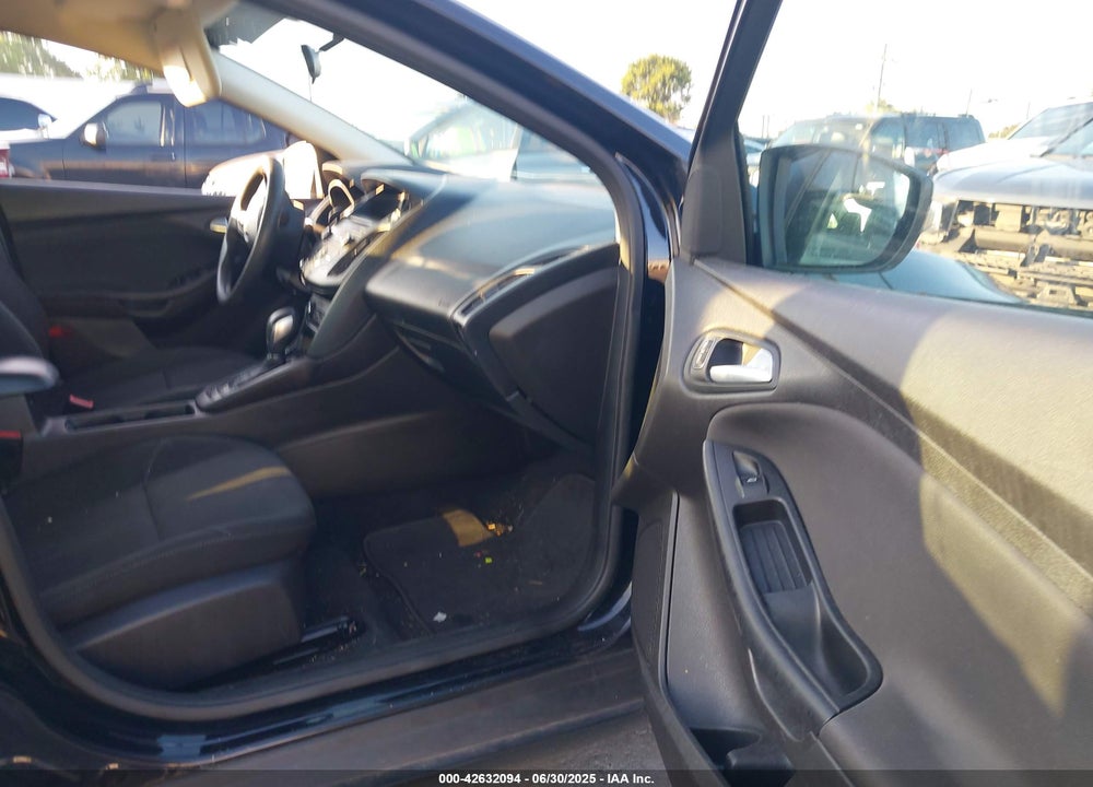 2017 FORD FOCUS VIN: 1FADP3F2XHL251700