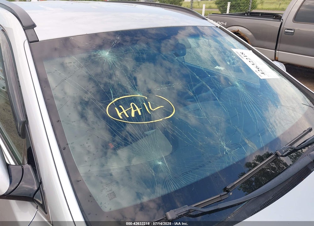 2013 HYUNDAI SANTA FE VIN: 5XYZUDLA8DG052306