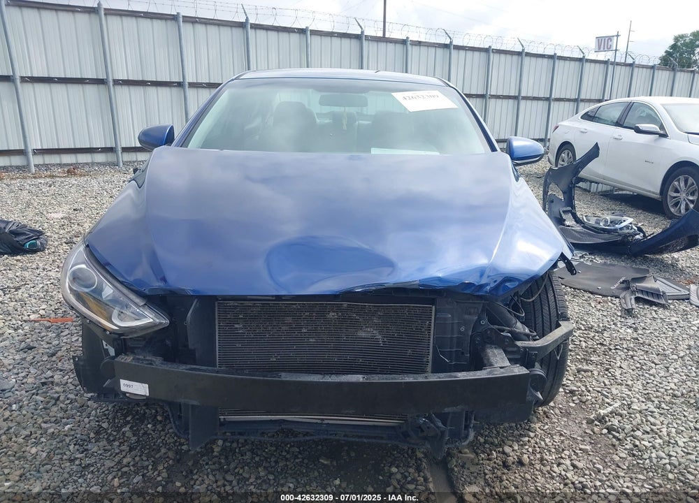 2018 HYUNDAI ELANTRA VIN: 5NPD74LF0JH306446