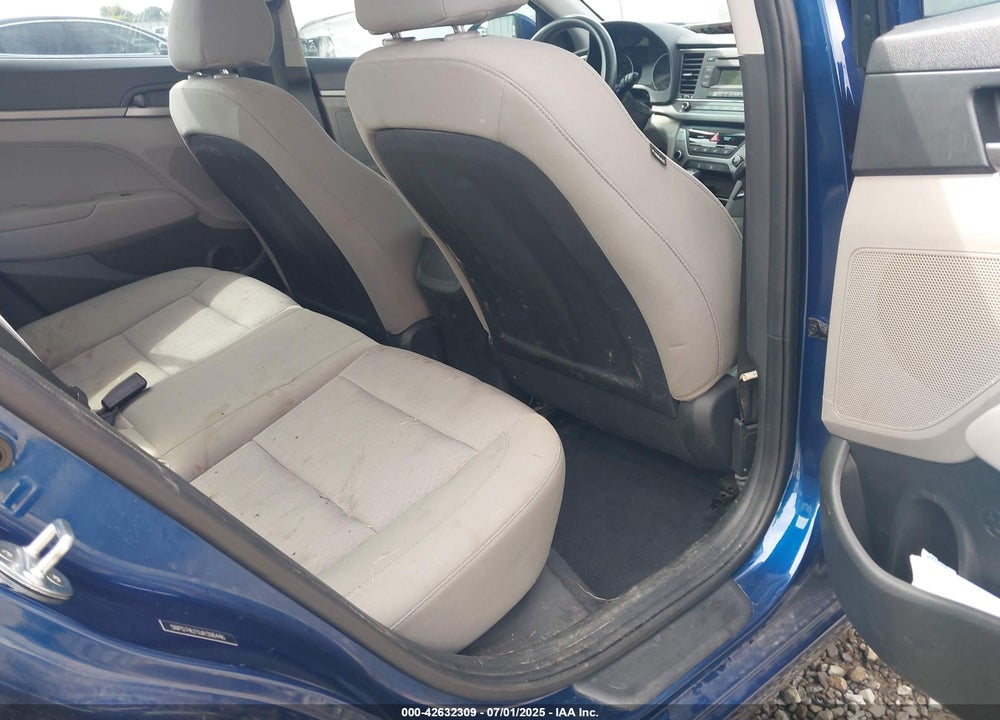 2018 HYUNDAI ELANTRA VIN: 5NPD74LF0JH306446