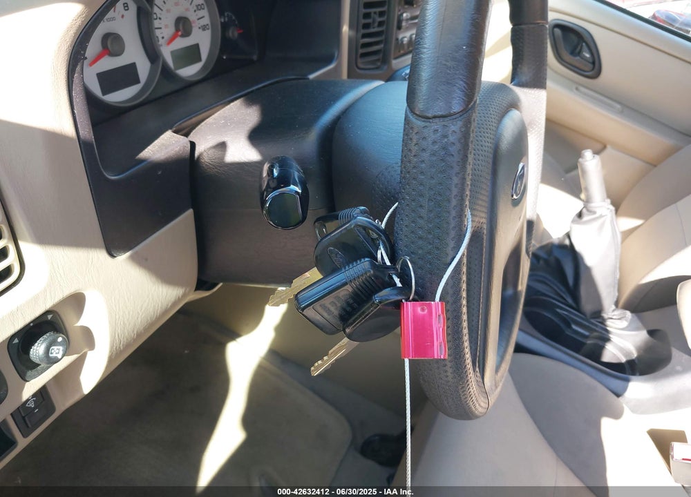 2005 FORD ESCAPE XLS VIN: 1FMYU92Z75KA80475