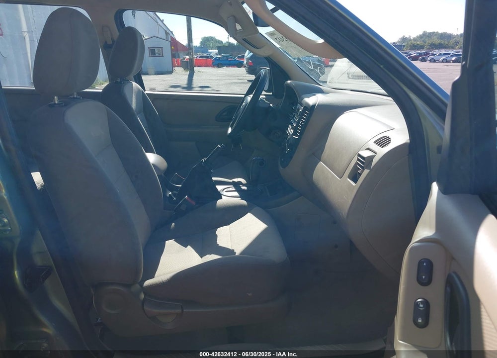 2005 FORD ESCAPE XLS VIN: 1FMYU92Z75KA80475