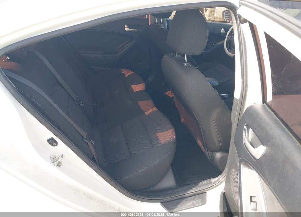 2017 KIA FORTE VIN: 3KPFK4A77HE041591