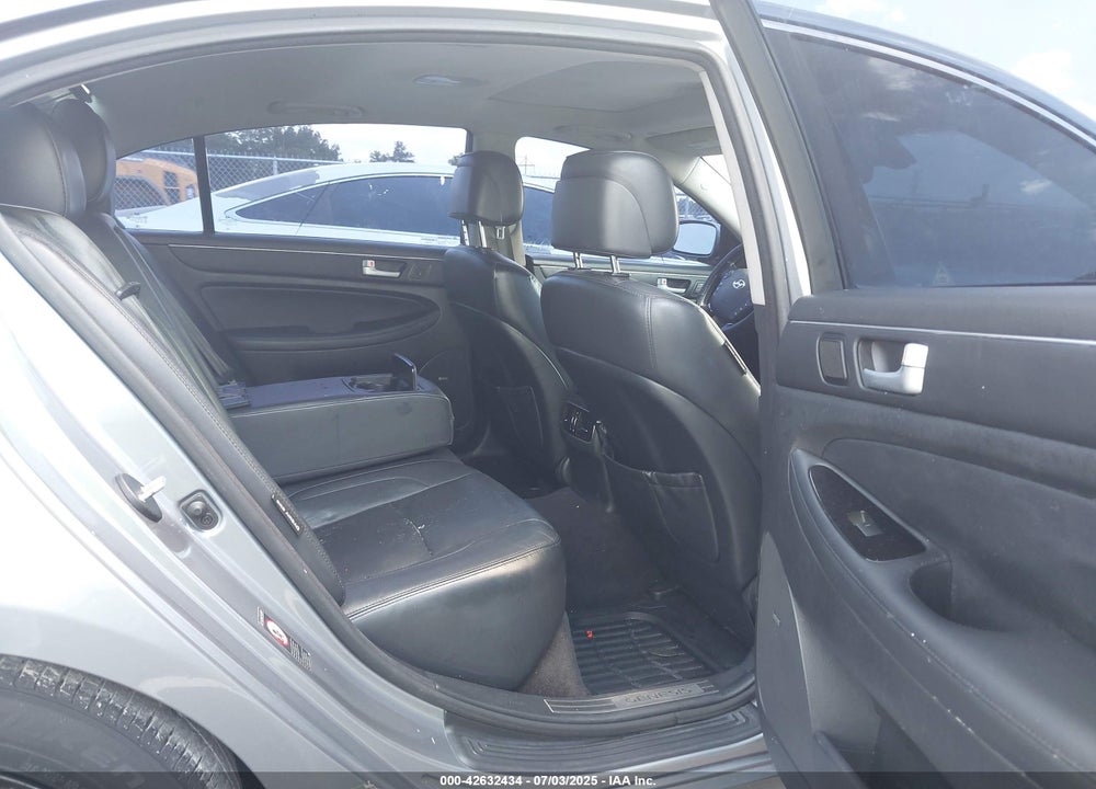 2014 HYUNDAI GENESIS VIN: KMHGC4DD7EU266198