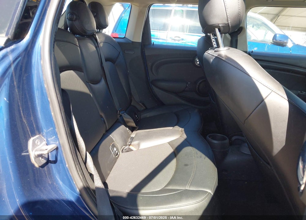 2015 MINI COOPER VIN: WMWXS5C50FT832438
