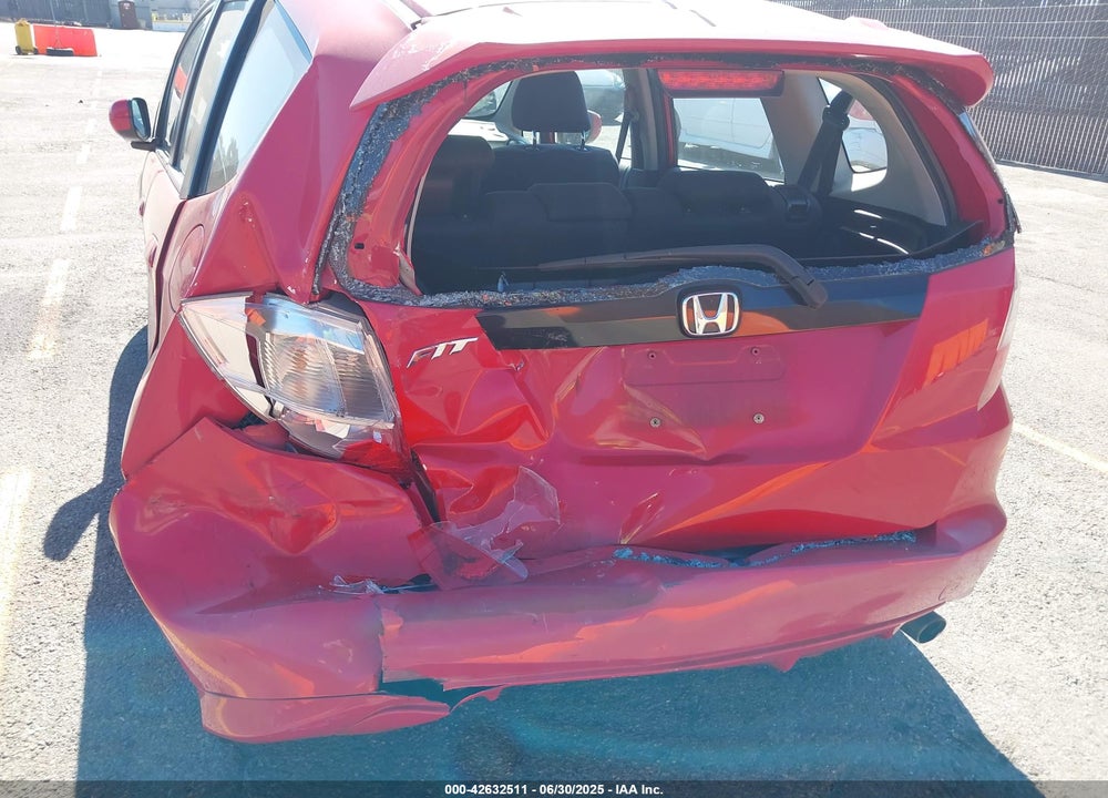 2013 HONDA FIT SPORT VIN: JHMGE8H55DC057750