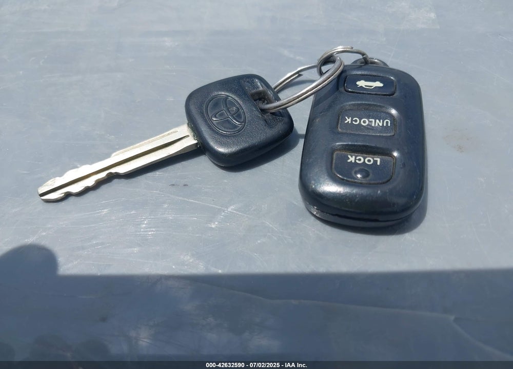 2002 TOYOTA CAMRY LE VIN: 4T1BE32K72U078485