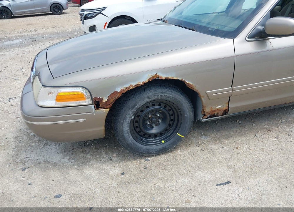 2001 FORD CROWN VICTORIA LX VIN: 2FAFP74W41X128005