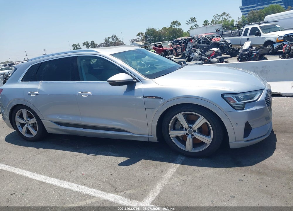 2019 AUDI E-TRON VIN: WA1VAAGE9KB010814