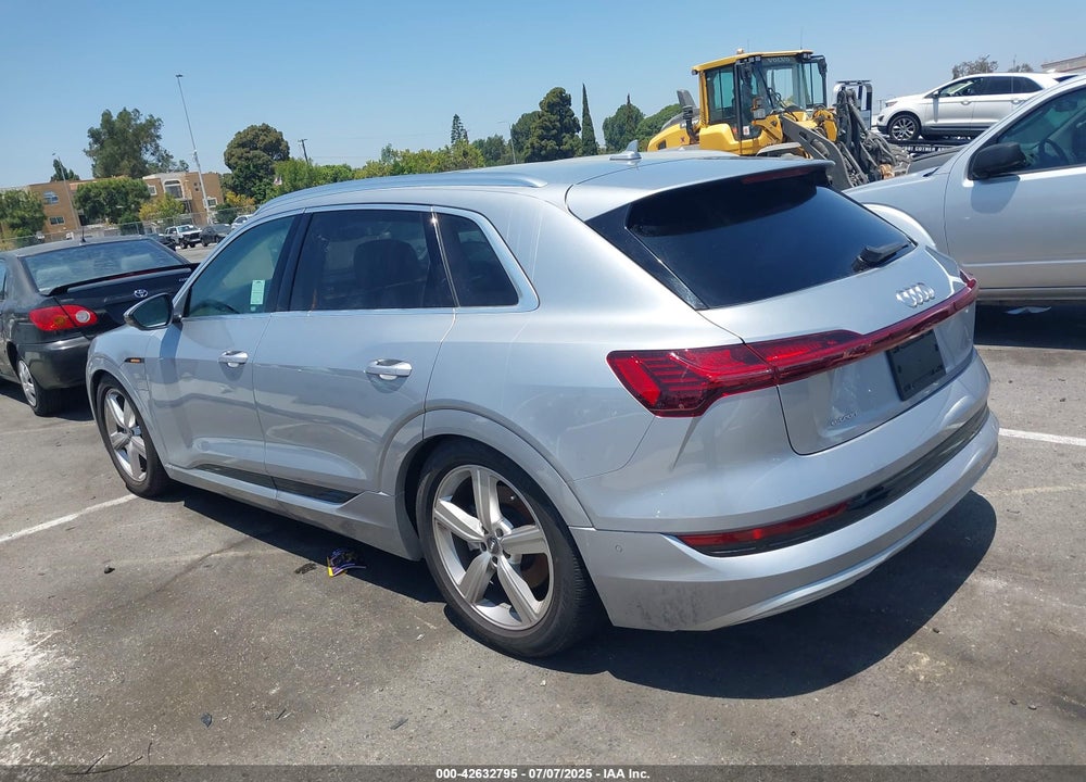 2019 AUDI E-TRON VIN: WA1VAAGE9KB010814