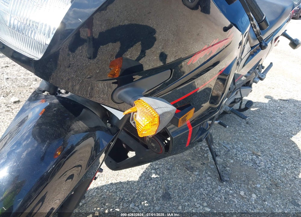 1988 KAWASAKI ZX750 F VIN: JKAZXDF15JB505221