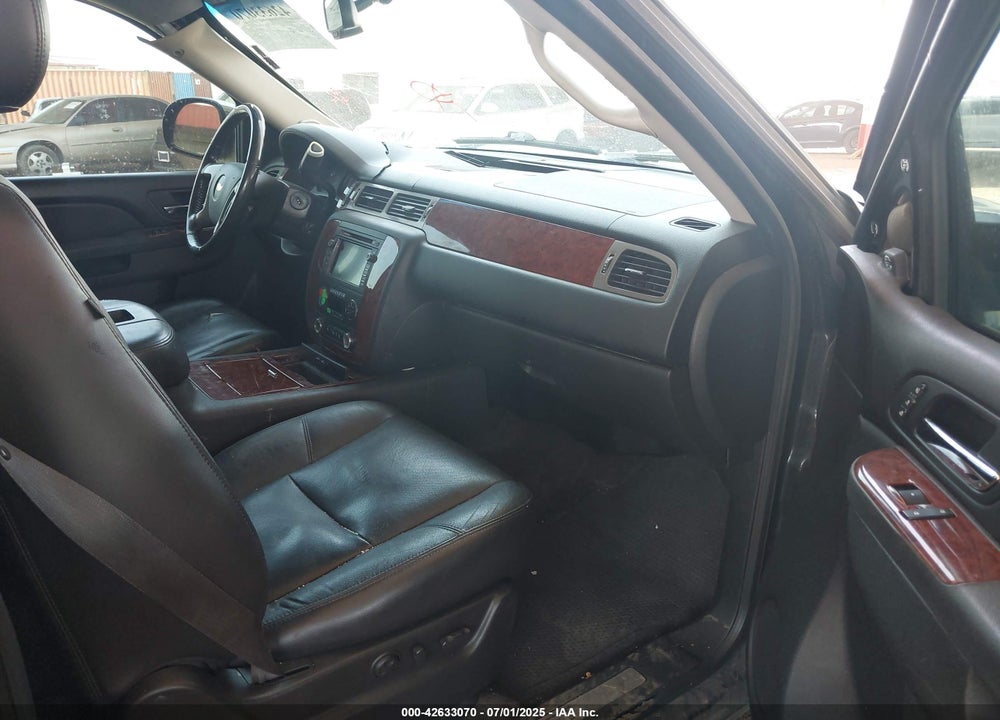 2011 CHEVROLET TAHOE VIN: 1GNSCCE01BR320637