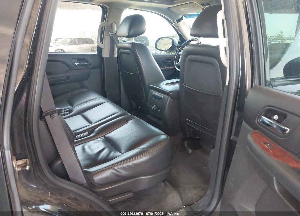2011 CHEVROLET TAHOE VIN: 1GNSCCE01BR320637