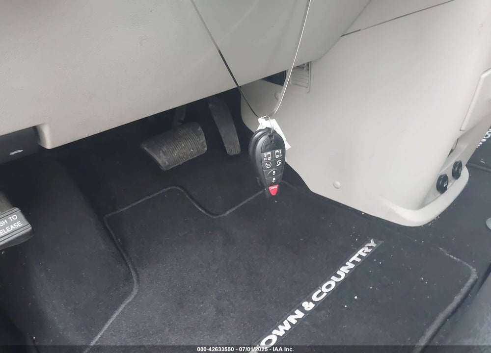 2014 CHRYSLER TOWN & COUNTRY TOURING VIN: 2C4RC1BG3ER409203
