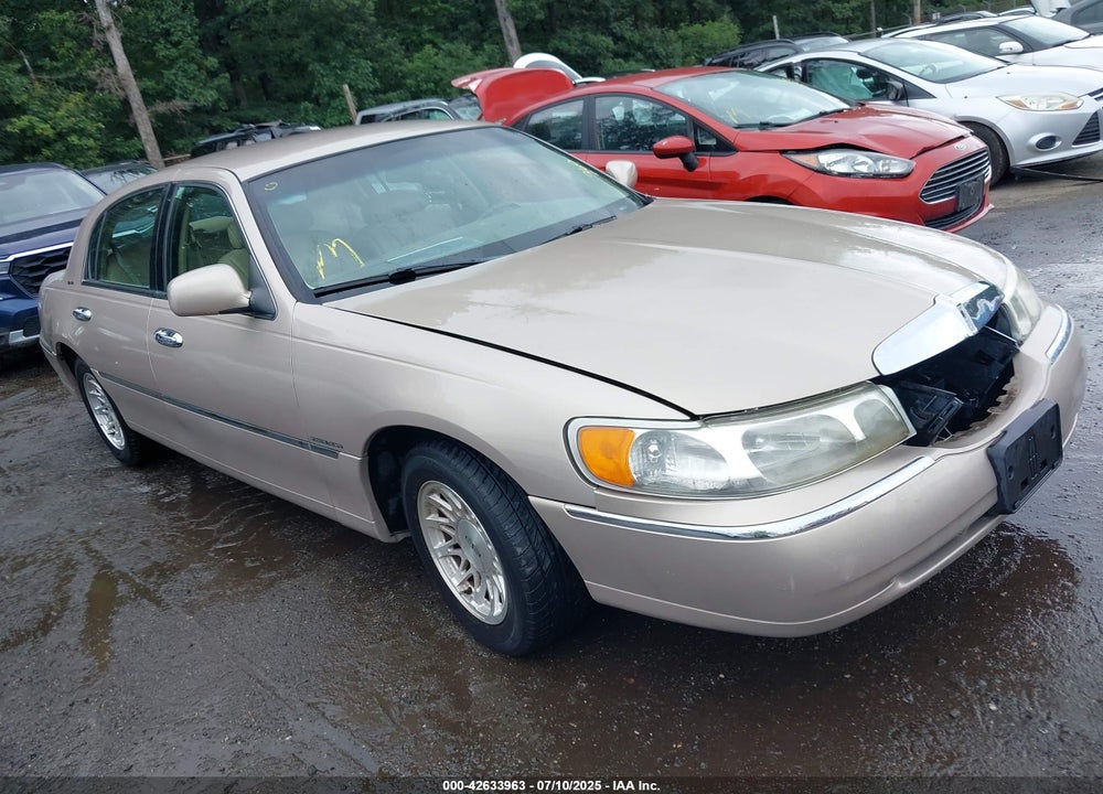1998 LINCOLN TOWN CAR SIGNATURE VIN: 1LNFM82W5WY667957
