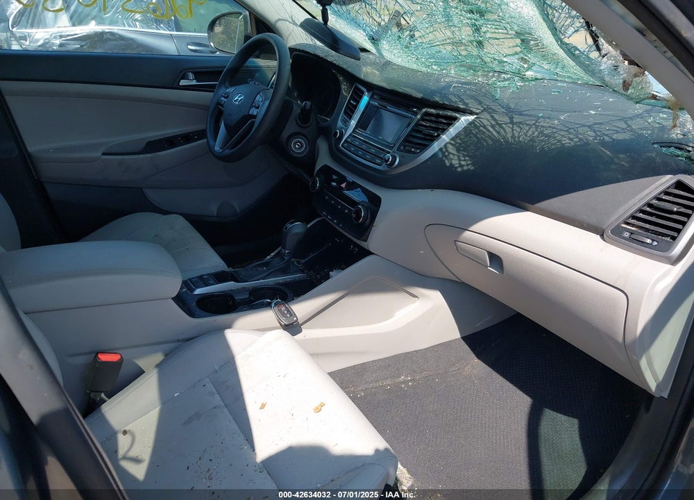 2017 HYUNDAI TUCSON VIN: KM8J3CA27HU341005