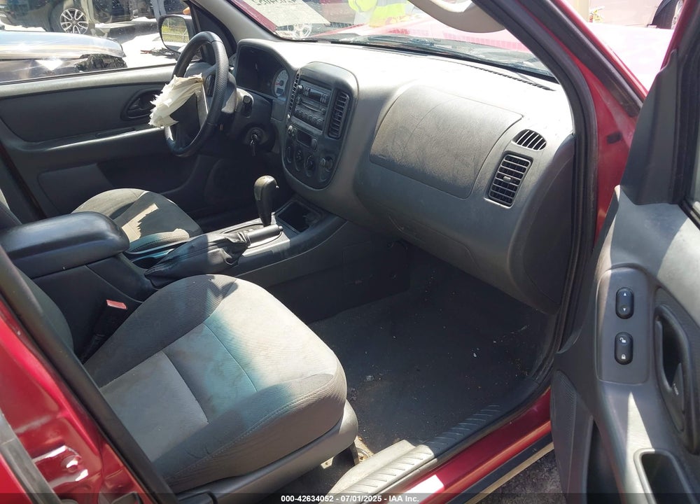 2005 FORD ESCAPE XLS VIN: 1FMYU02Z55KA01607