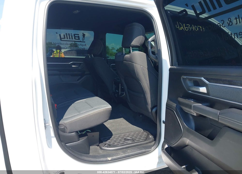 2022 RAM 1500 BIG HORN 4X4 5'7 BOX VIN: 1C6RRFFG2NN327604