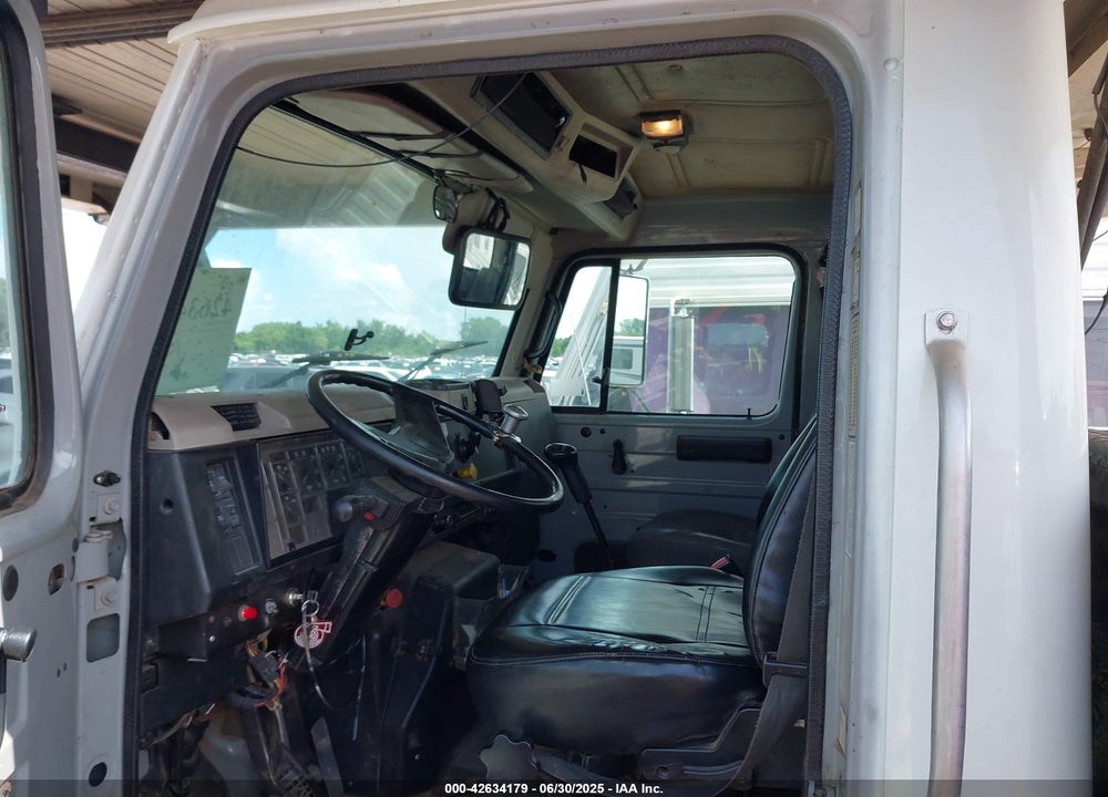 2001 INTERNATIONAL 4000 4900 VIN: 1HTSDAAN51H351604