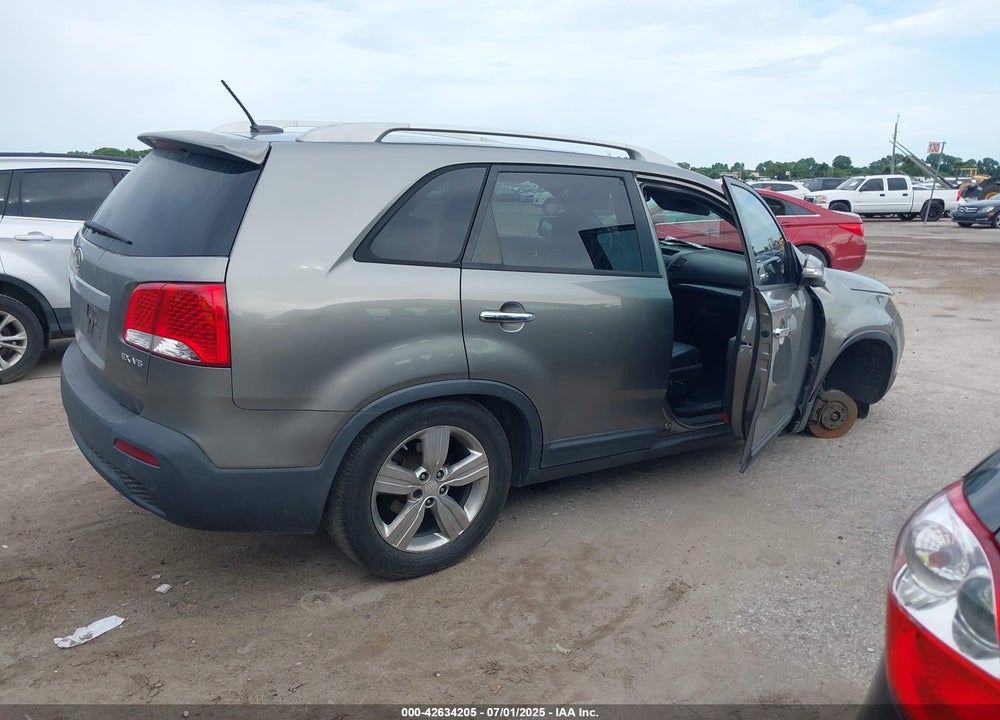 2013 KIA SORENTO VIN: 5XYKU4A26DG412282