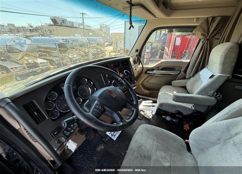2019 KENWORTH T680 VIN: 1XKYDP9X3KJ183895