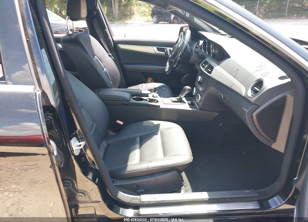 2014 MERCEDES-BENZ C CLASS VIN: WDDGF8AB1EG158038