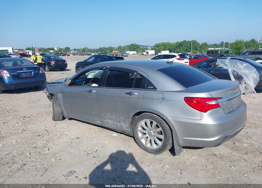 2013 CHRYSLER 200 VIN: 1C3CCBCG3DN555711