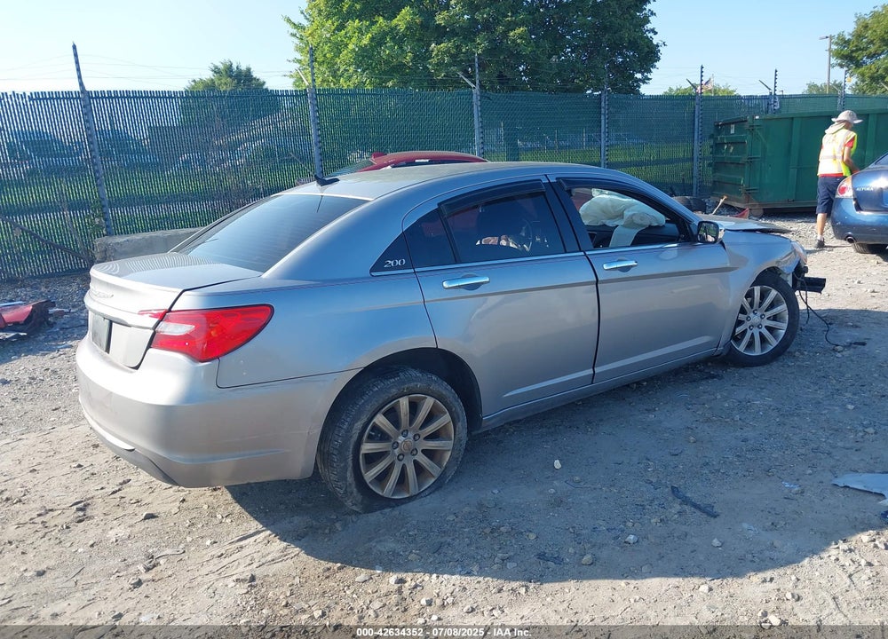 2013 CHRYSLER 200 VIN: 1C3CCBCG3DN555711