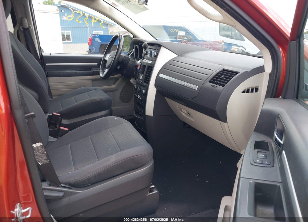 2008 DODGE GRAND CARAVAN VIN: 2D8HN54P68R833524