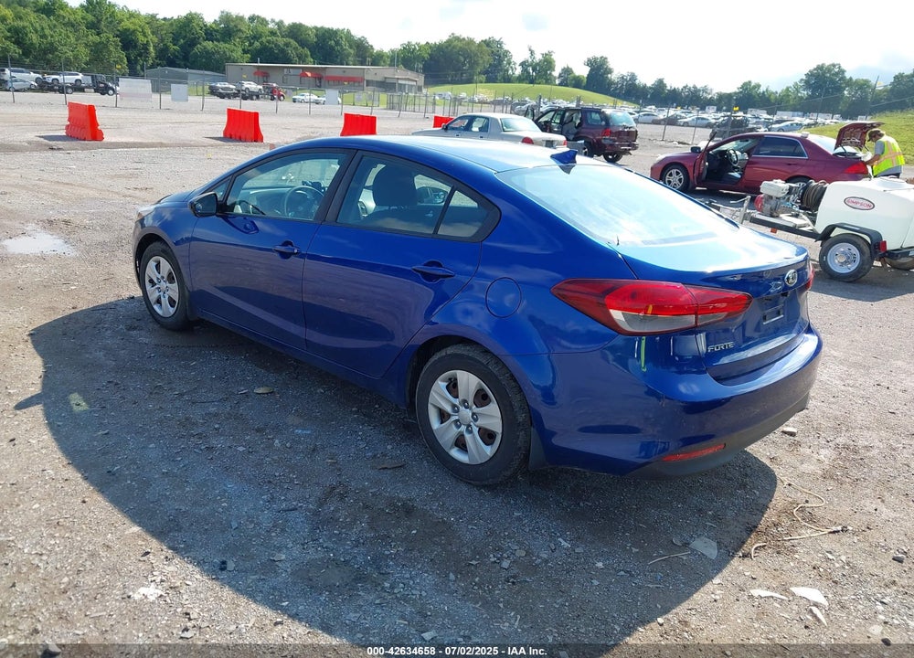 2017 KIA FORTE VIN: 3KPFK4A79HE010438
