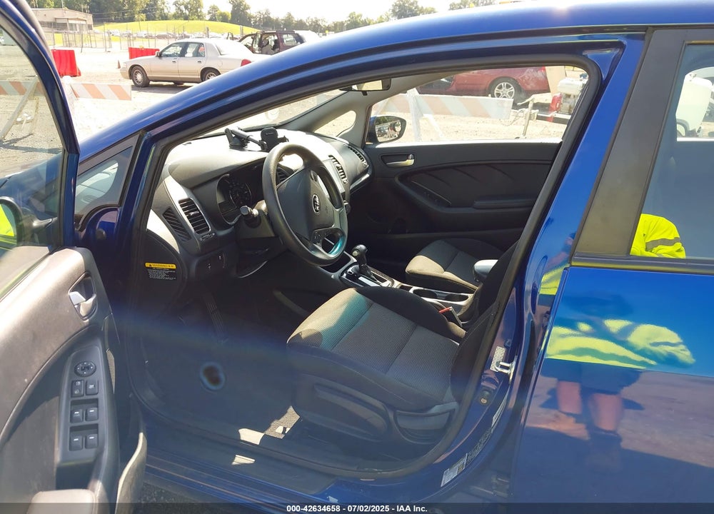 2017 KIA FORTE VIN: 3KPFK4A79HE010438