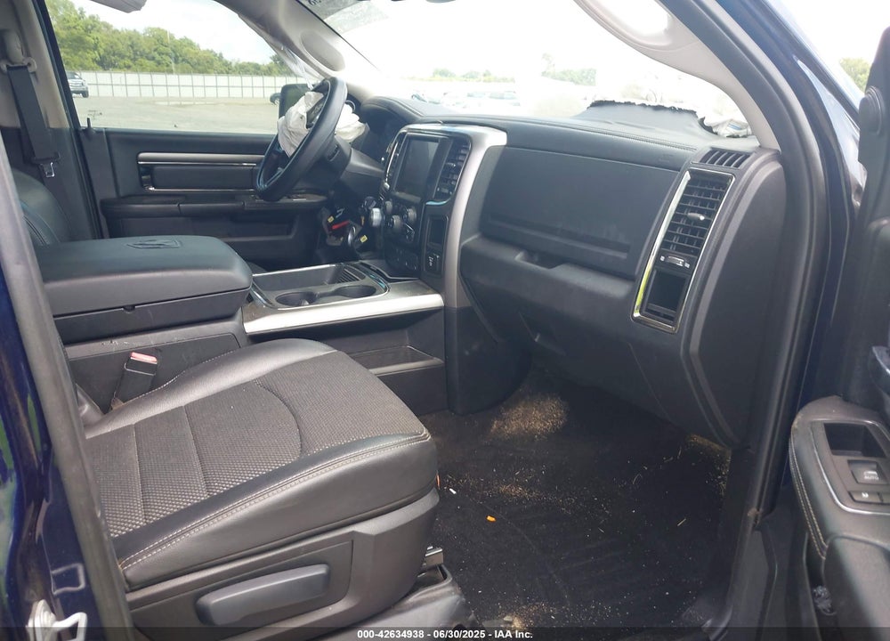 2016 RAM 1500 VIN: 1C6RR7UT4GS281736