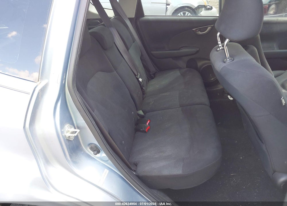 2011 HONDA FIT VIN: JHMGE8H50BC021252