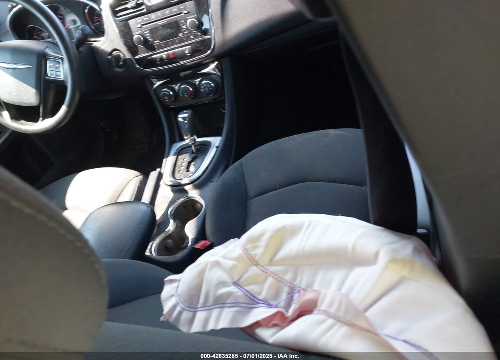 2011 CHRYSLER 200 VIN: 1C3BC4FB3BN552943
