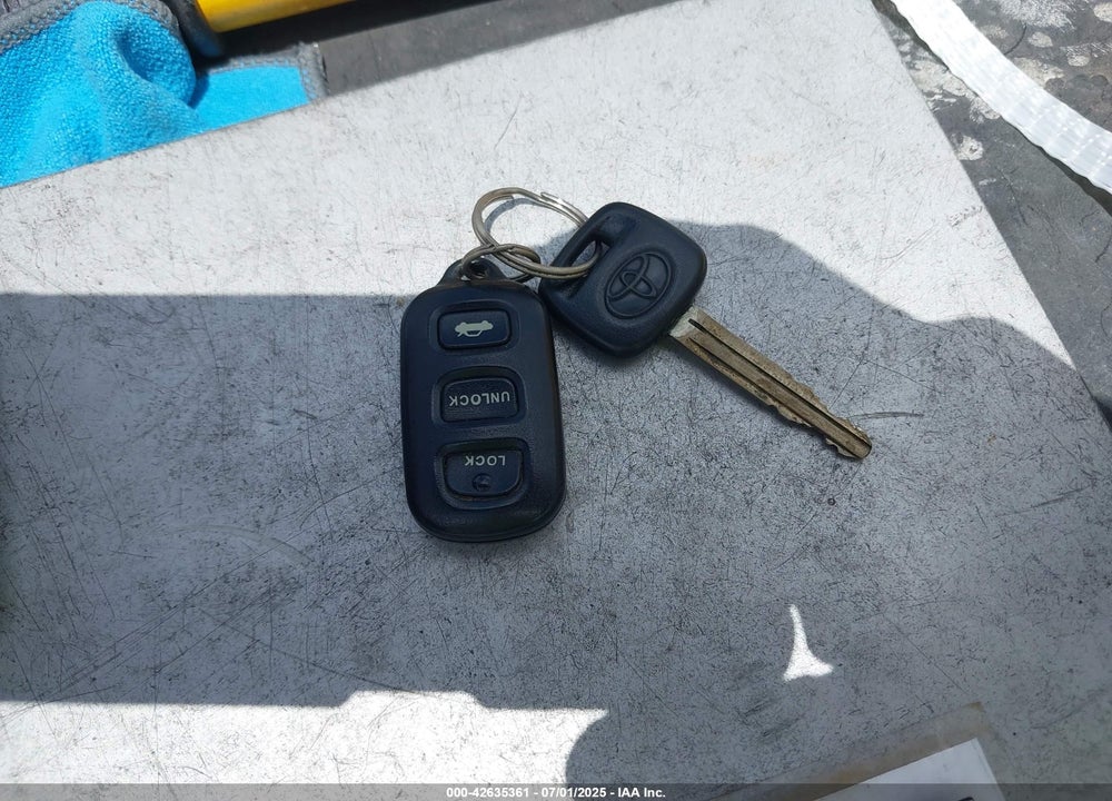 2003 TOYOTA CAMRY LE VIN: 4T1BE32K53U726472