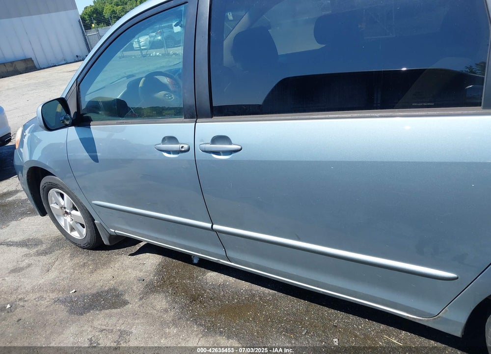 2005 TOYOTA SIENNA XLE VIN: 5TDZA22C75S238262