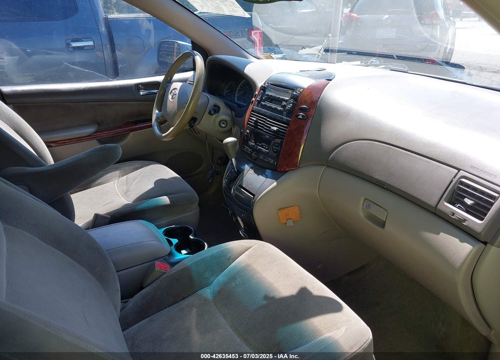 2005 TOYOTA SIENNA XLE VIN: 5TDZA22C75S238262