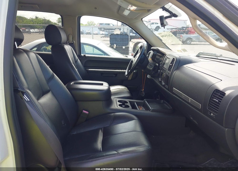 2011 CHEVROLET SILVERADO 1500 VIN: 3GCPKSE36BG101808