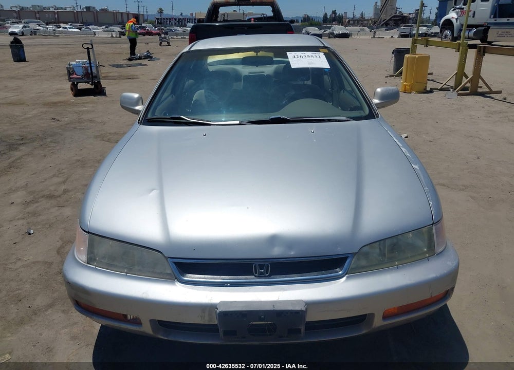 1996 HONDA ACCORD LX/EX VIN: 1HGCD5637TA289751