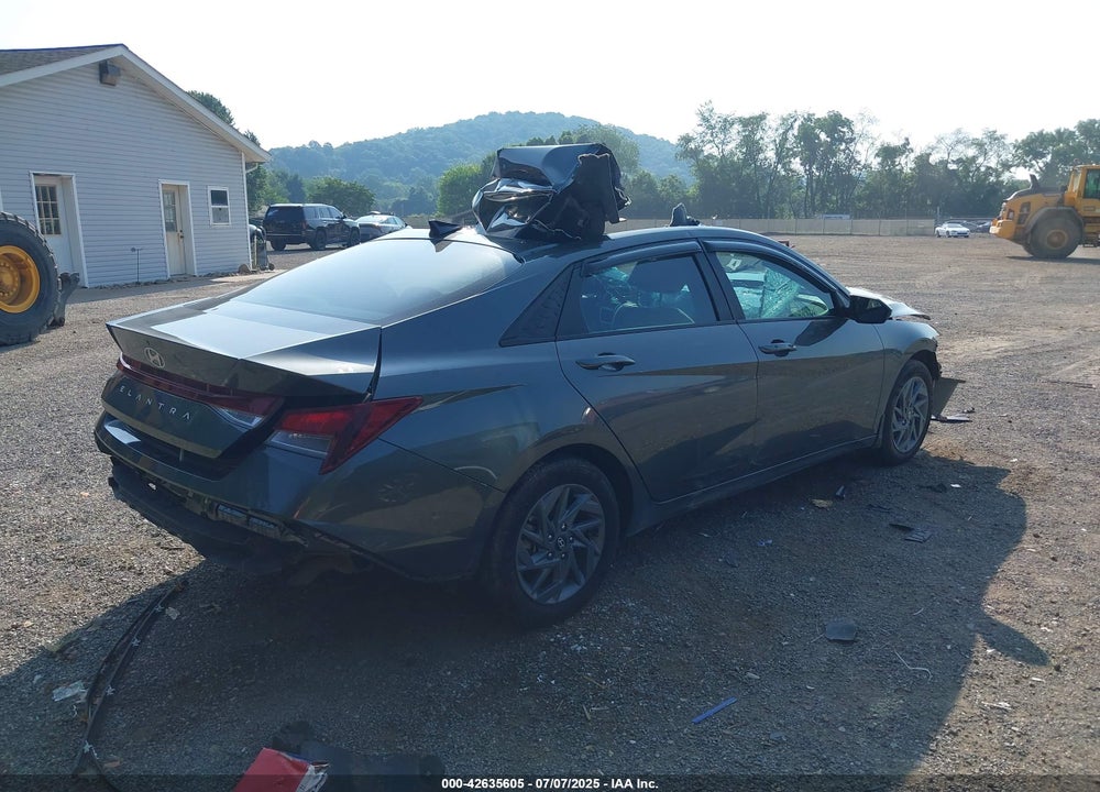 2024 HYUNDAI ELANTRA VIN: KMHLM4DG8RU688332