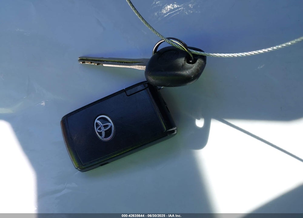 2005 TOYOTA PRIUS VIN: JTDKB20U953048667