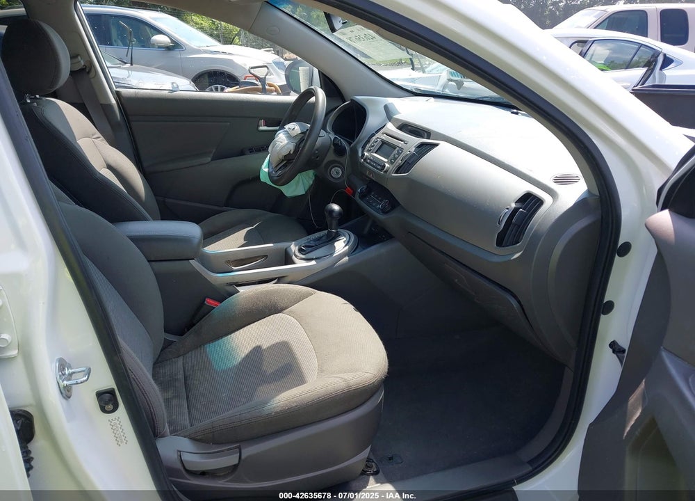 2016 KIA SPORTAGE VIN: KNDPB3AC7G7849949