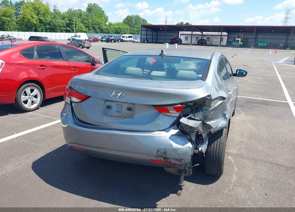 2013 HYUNDAI ELANTRA VIN: KMHDH4AE7DU592745