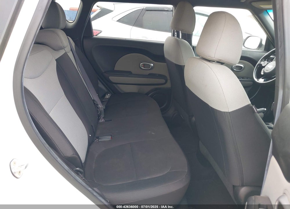 2018 KIA SOUL VIN: KNDJN2A27J7610570