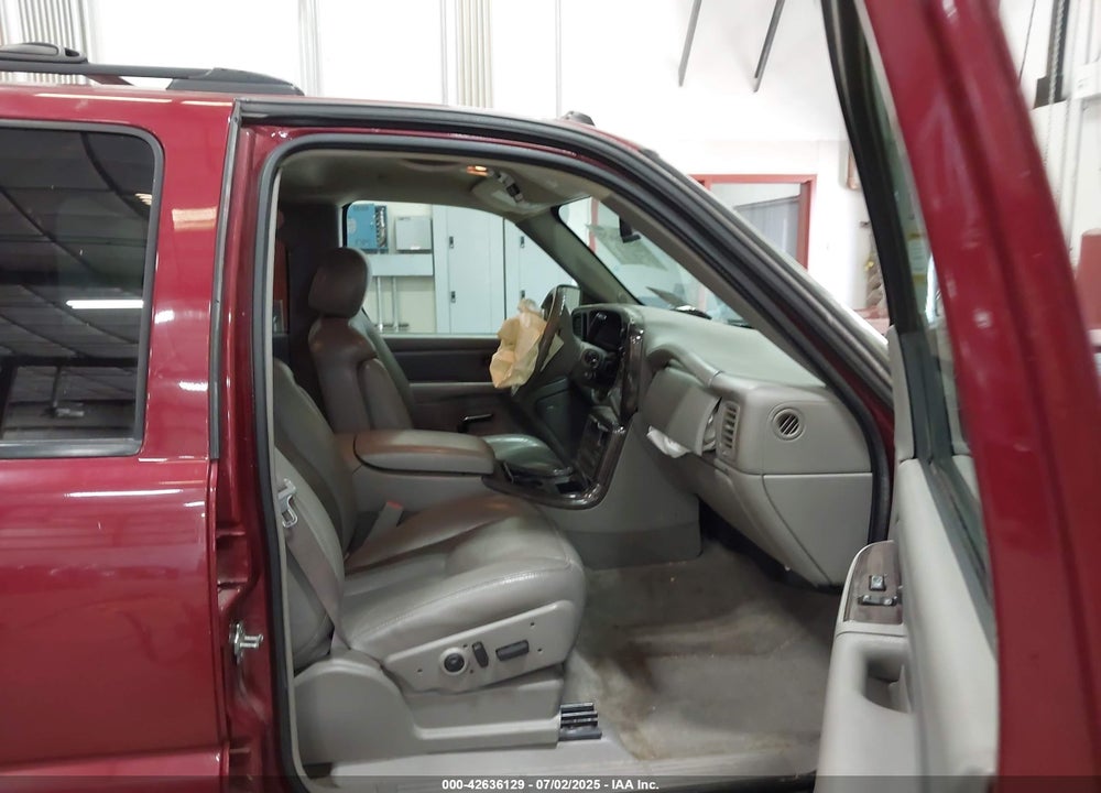 2005 GMC YUKON XL 1500 DENALI VIN: 1GKFK66U35J262408
