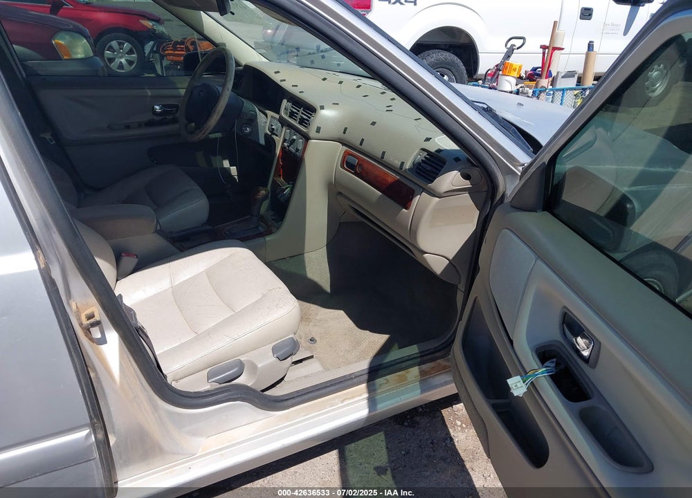 2000 VOLVO V70 SE VIN: YV1LW61J8Y2647178