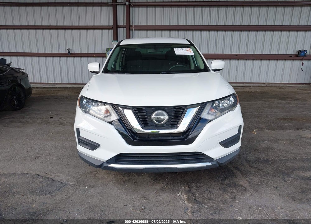 2018 NISSAN ROGUE S VIN: KNMAT2MTXJP609228