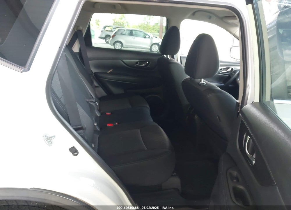 2018 NISSAN ROGUE S VIN: KNMAT2MTXJP609228