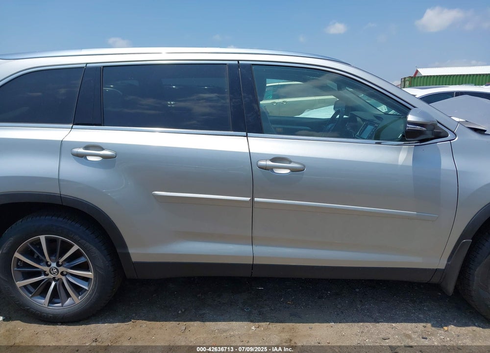 2019 TOYOTA HIGHLANDER VIN: 5TDJZRFH6KS614952