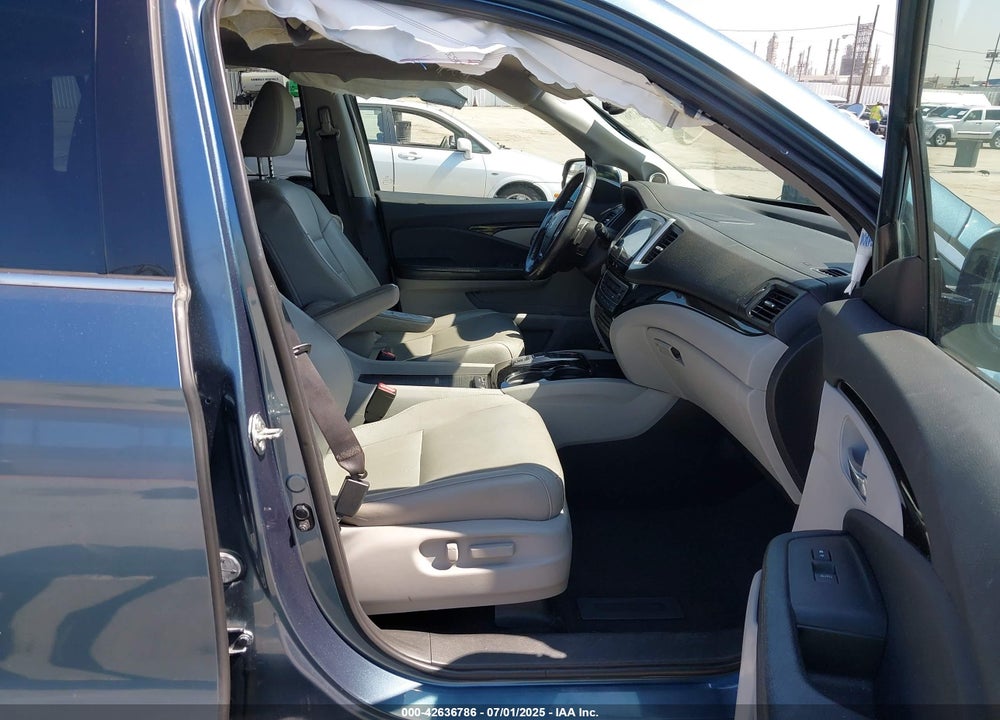 2017 HONDA PILOT VIN: 5FNYF5H94HB011050